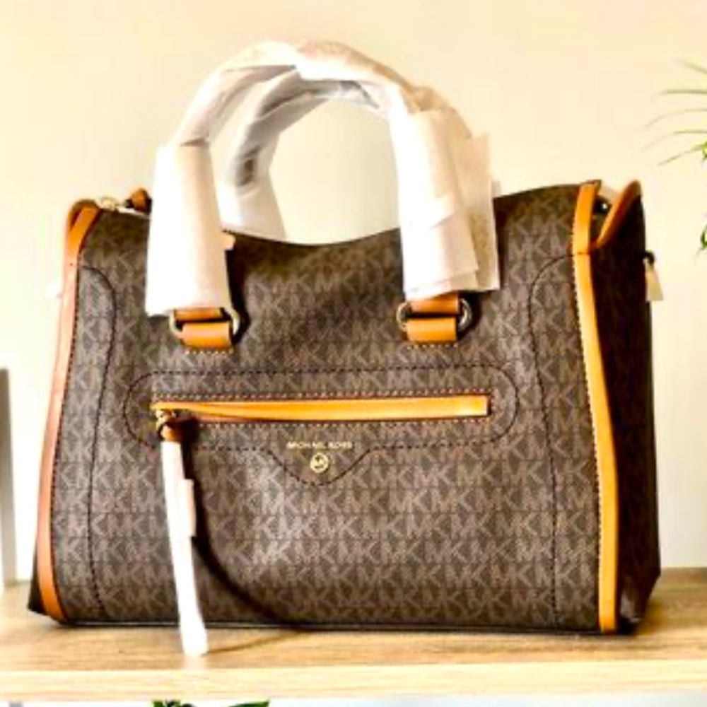 Michael kors Handbag with tag